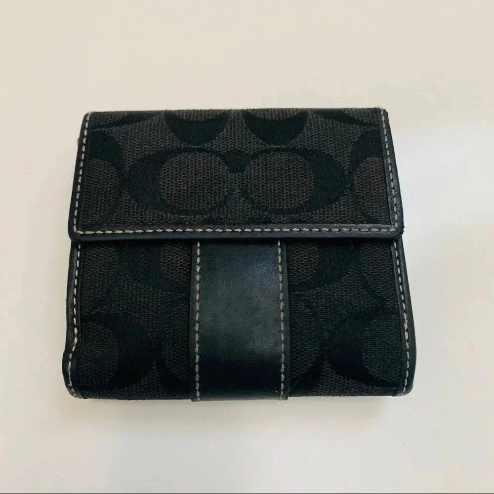 Coach Signature Wallet - Picture 2 of 6